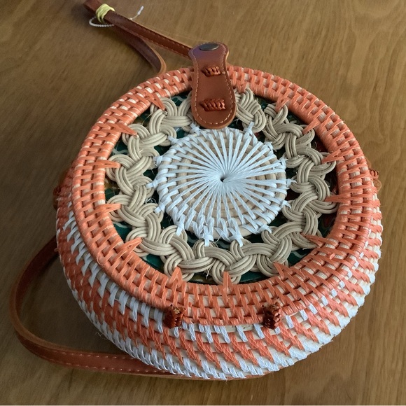 Bali Style Rattan Crossbody Purse - Picture 4 of 5